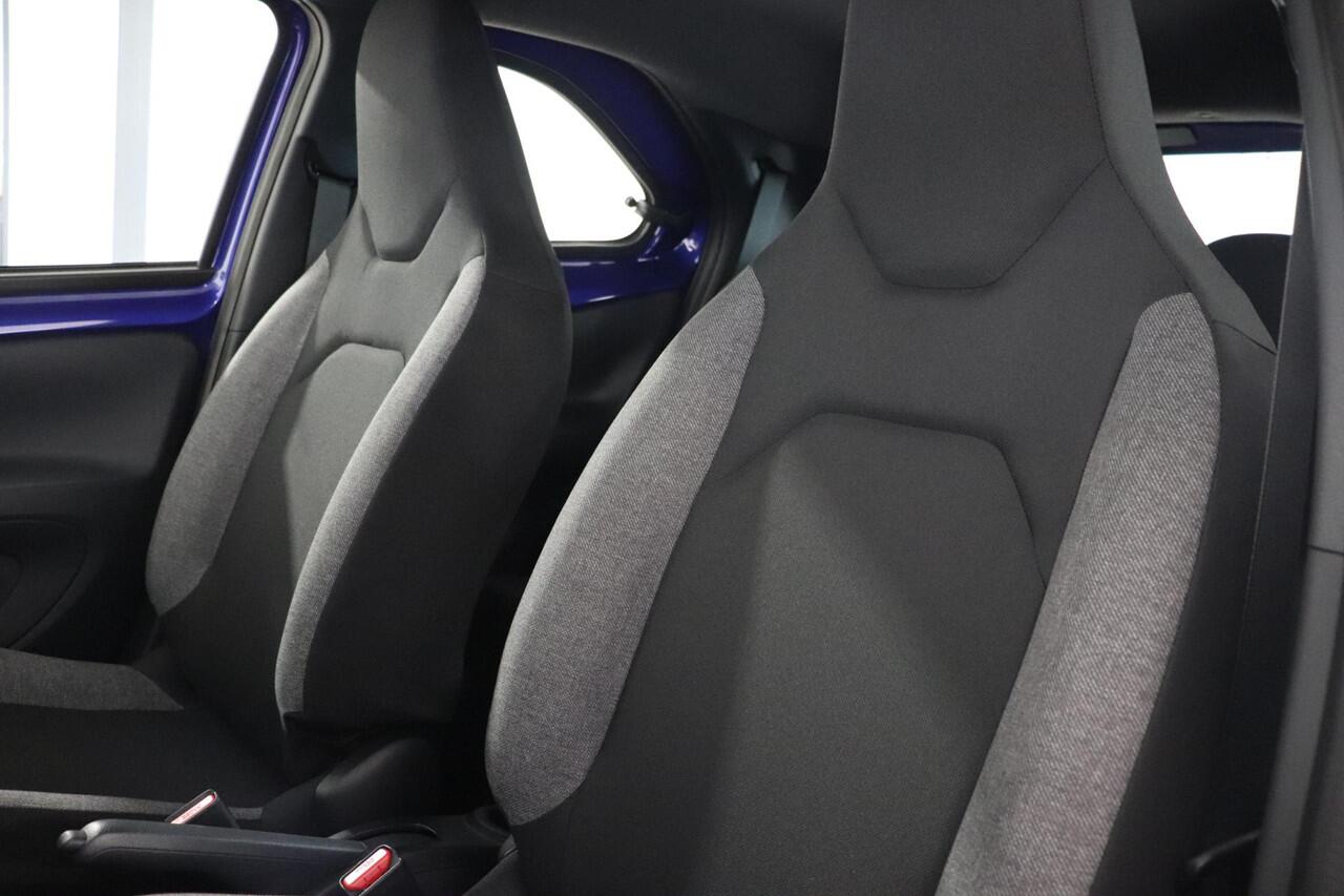 Toyota AYGO X 1.0 VVT-i MT Play, Apple carplay/Android auto, Parkeercamera, Airco!