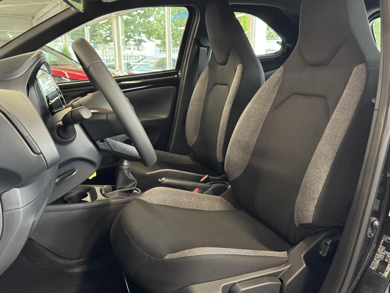 Toyota AYGO X 1.0 VVT-i MT Play | NIEUW! | Airco | ACC | Camera | Stoelverwarming | DAB | ( Vestiging - Nieuwegein )