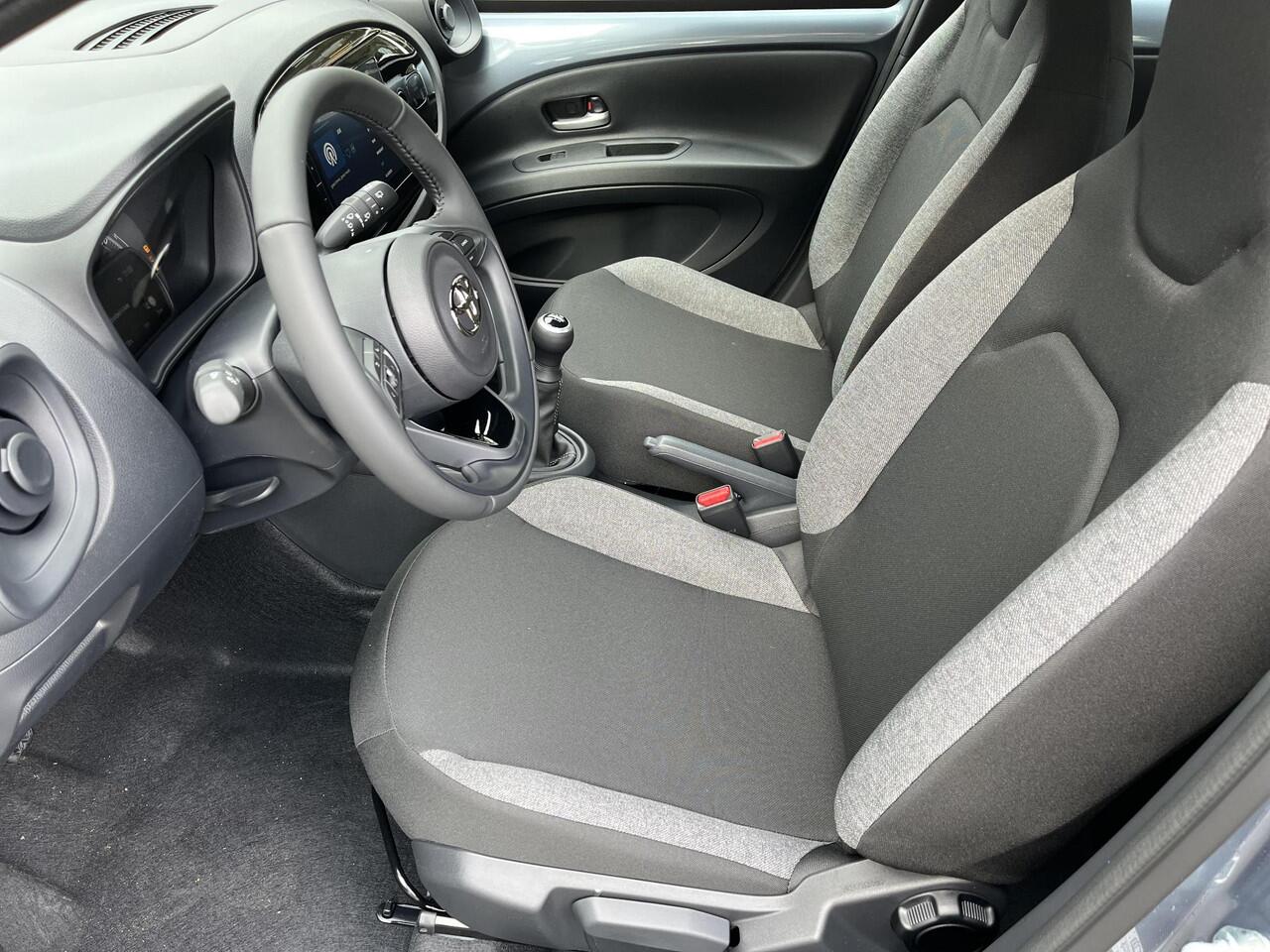 Toyota AYGO X 1.0 VVT-i MT Play | Celestite Grey metallic| Demonstratie auto |