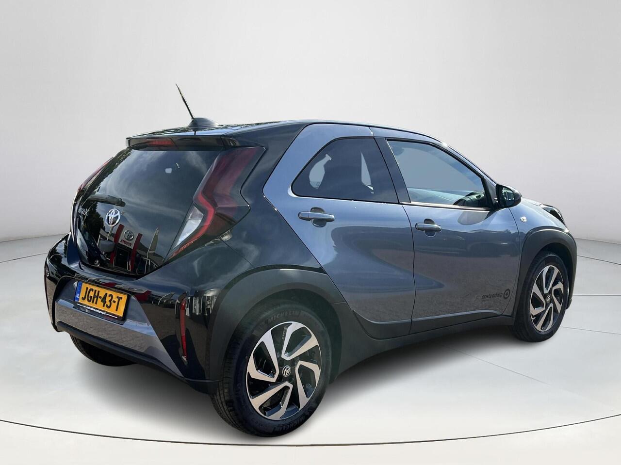 Toyota AYGO X 1.0 VVT-i MT Pulse | Demonstratie auto | Celestite grey met zwart dak |