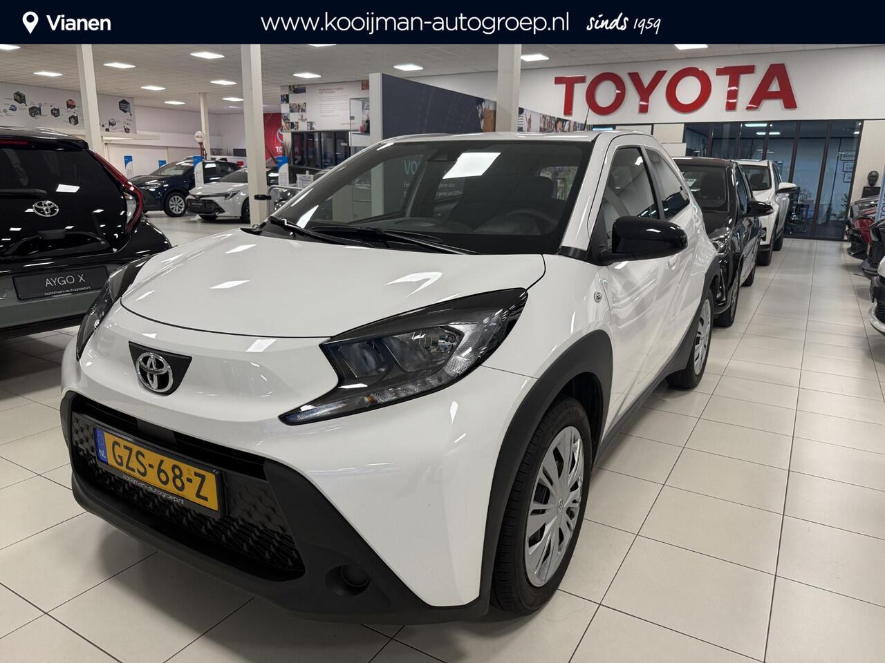 Toyota AYGO X 1.0 VVT-i MT Play + Trekhaak, NL Auto, zeer netjes 1e eigenaar en BTW auto