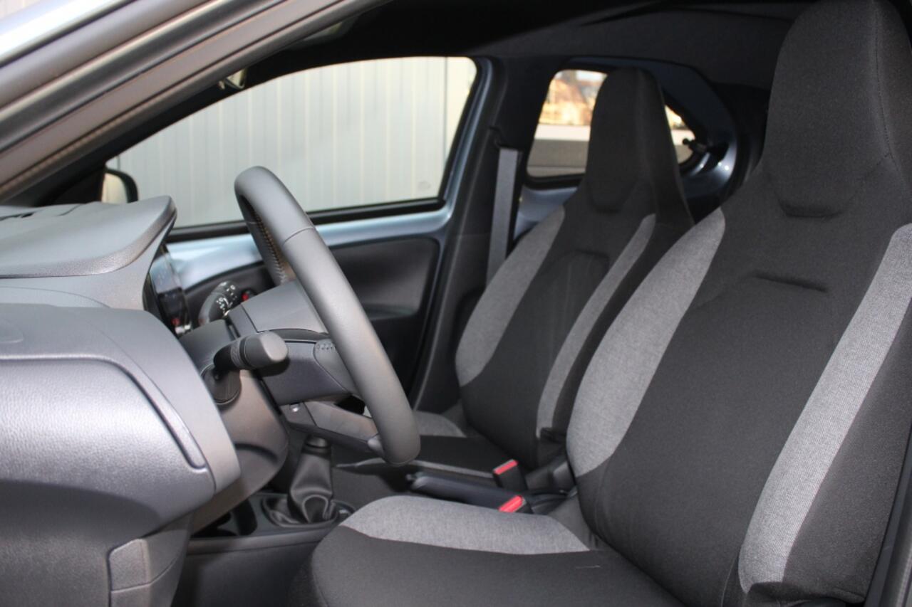 Toyota AYGO X 1.0 VVT-i MT First / Android. Apple Carpl/ Adap Cruise / Stoelve