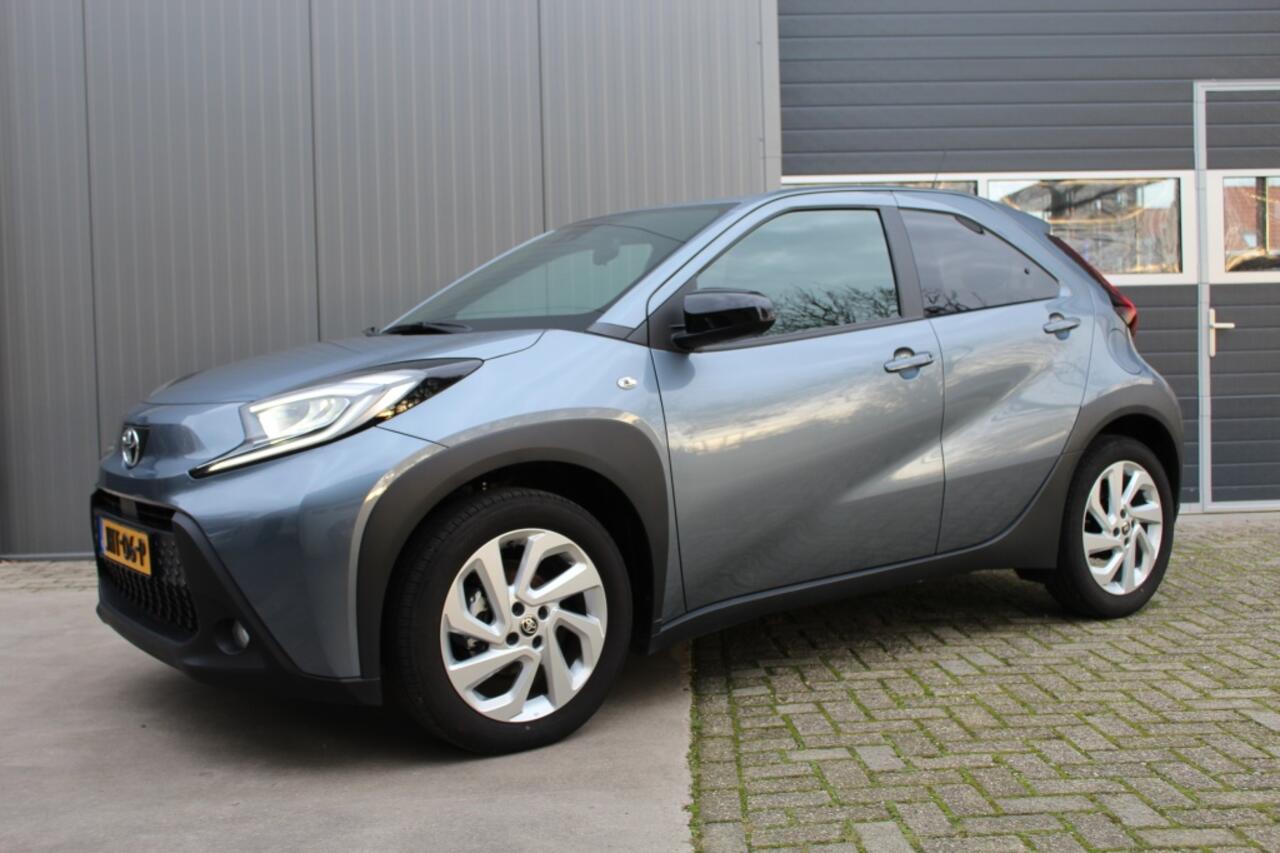 Toyota AYGO X 1.0 VVT-i MT First / Android. Apple Carpl/ Adap Cruise / Stoelve
