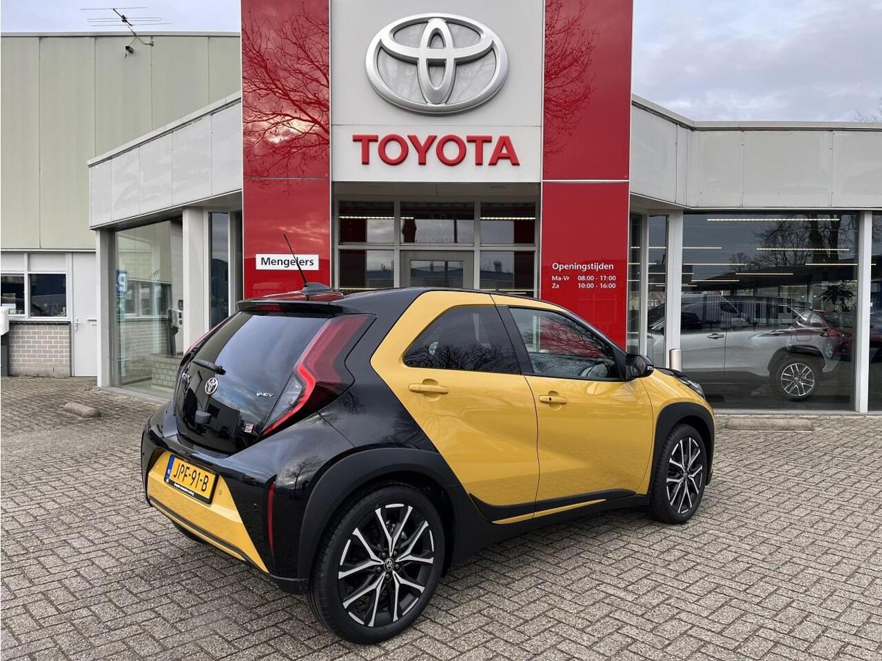 Toyota AYGO X Hybrid 115 GR Sport | Rijklaar | Apple Carplay - Android | Leer/Alcantara bekleding