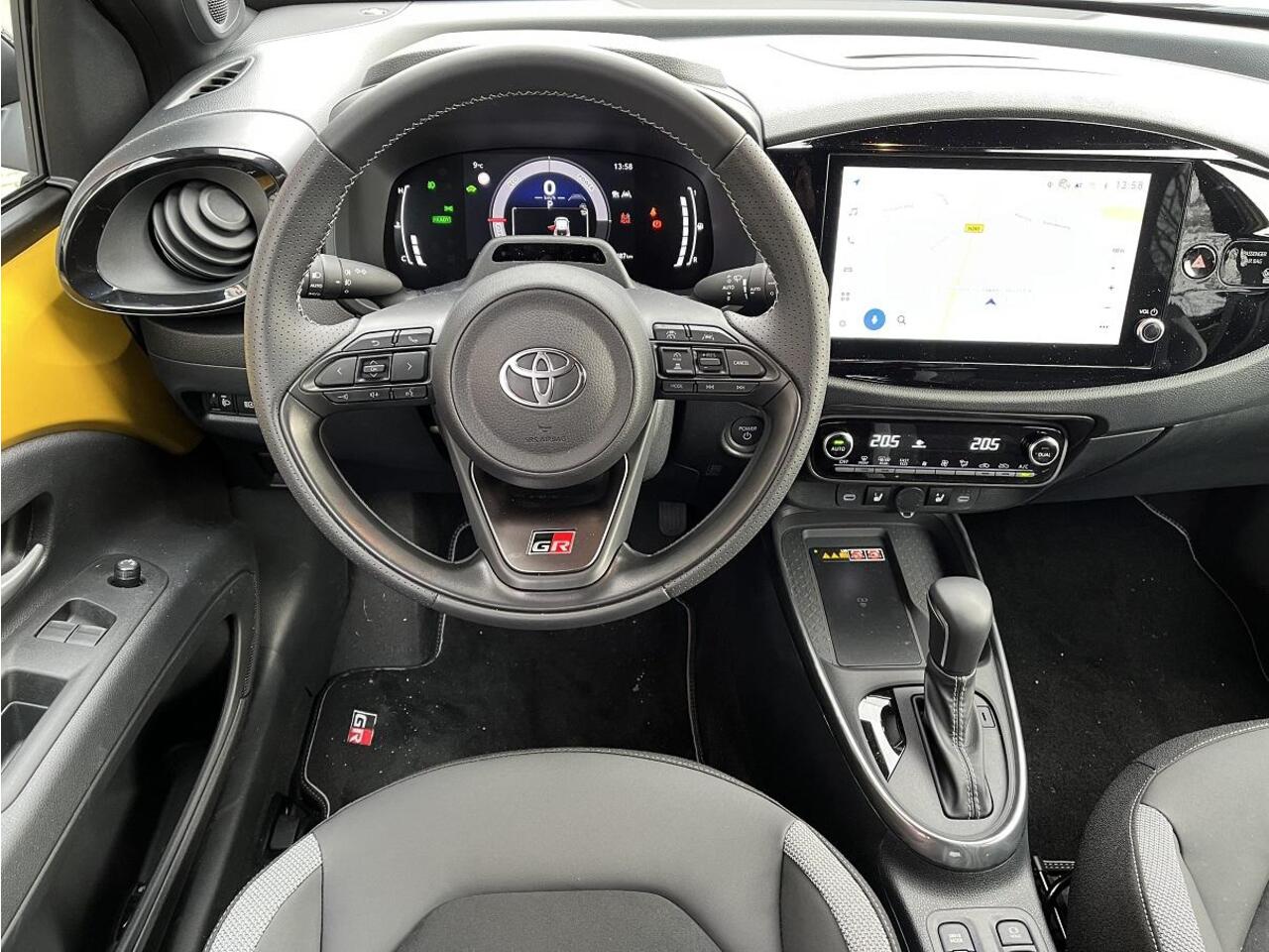 Toyota AYGO X Hybrid 115 GR Sport | Rijklaar | Apple Carplay - Android | Leer/Alcantara bekleding