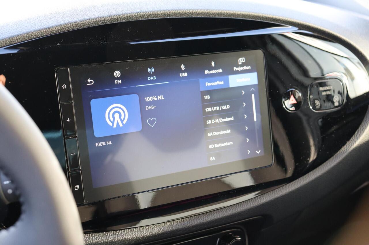 Toyota AYGO X Hybrid 115 play Green, Lm velgen, Getinte ramen, All season banden, Groene Remklauwen.