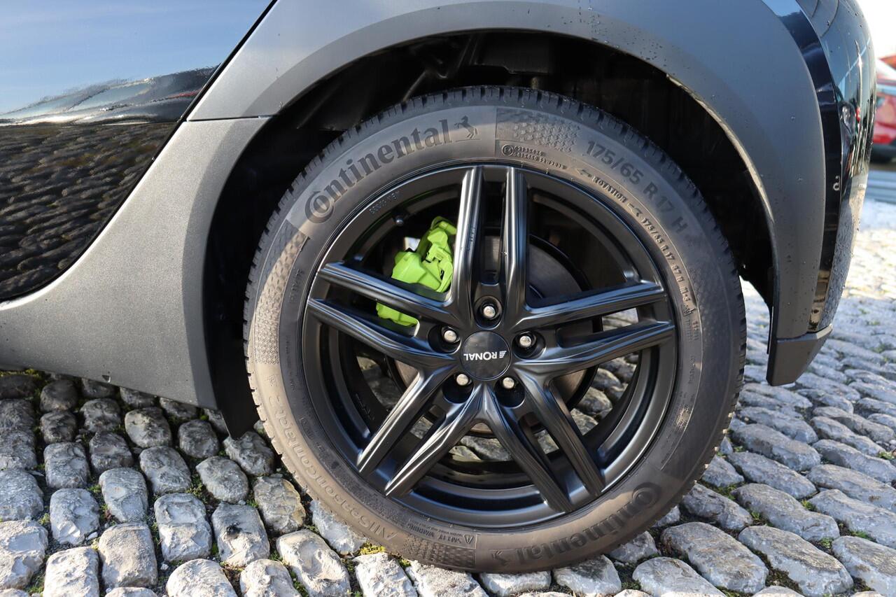 Toyota AYGO X Hybrid 115 play Green, Lm velgen, Getinte ramen, All season banden, Groene Remklauwen.