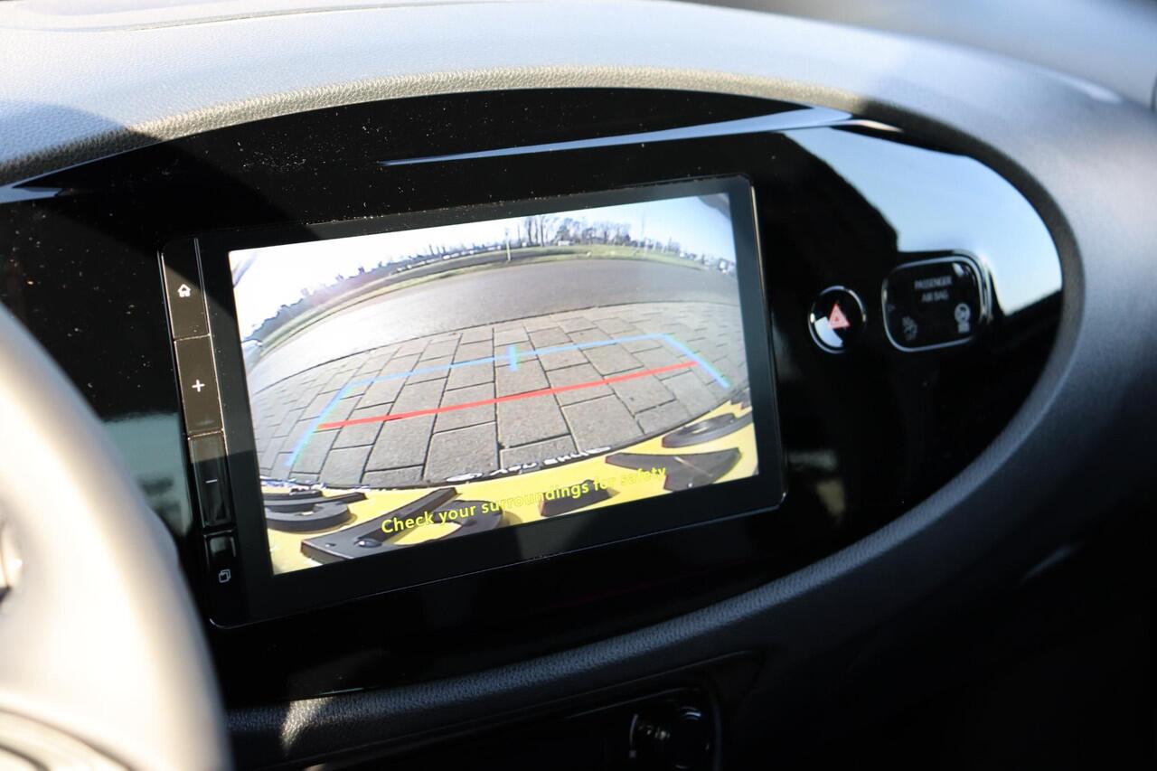 Toyota AYGO X Hybrid 115 play Green, Lm velgen, Getinte ramen, All season banden, Groene Remklauwen.