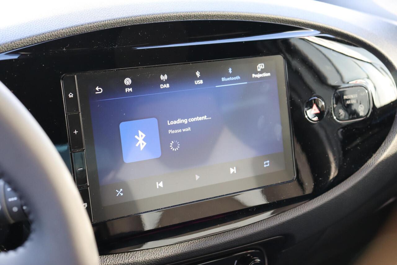 Toyota AYGO X Hybrid 115 play Green, Lm velgen, Getinte ramen, All season banden, Groene Remklauwen.