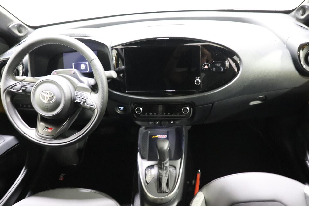 Toyota AYGO X Hybrid 115 GR Sport, Stoelverwarming, JBL, Apple Carplay/Android Auto!