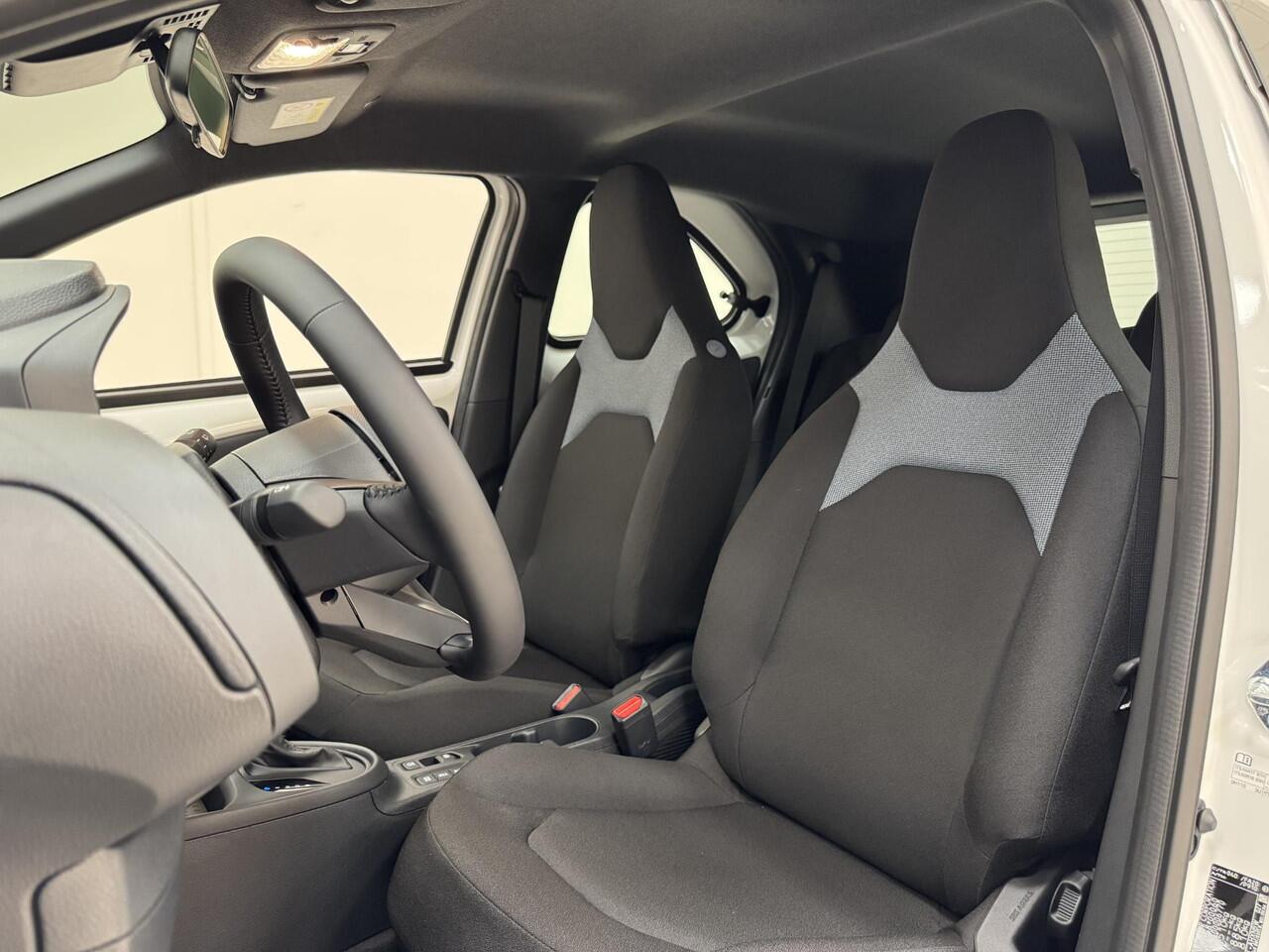 Toyota AYGO X Hybrid 115 play