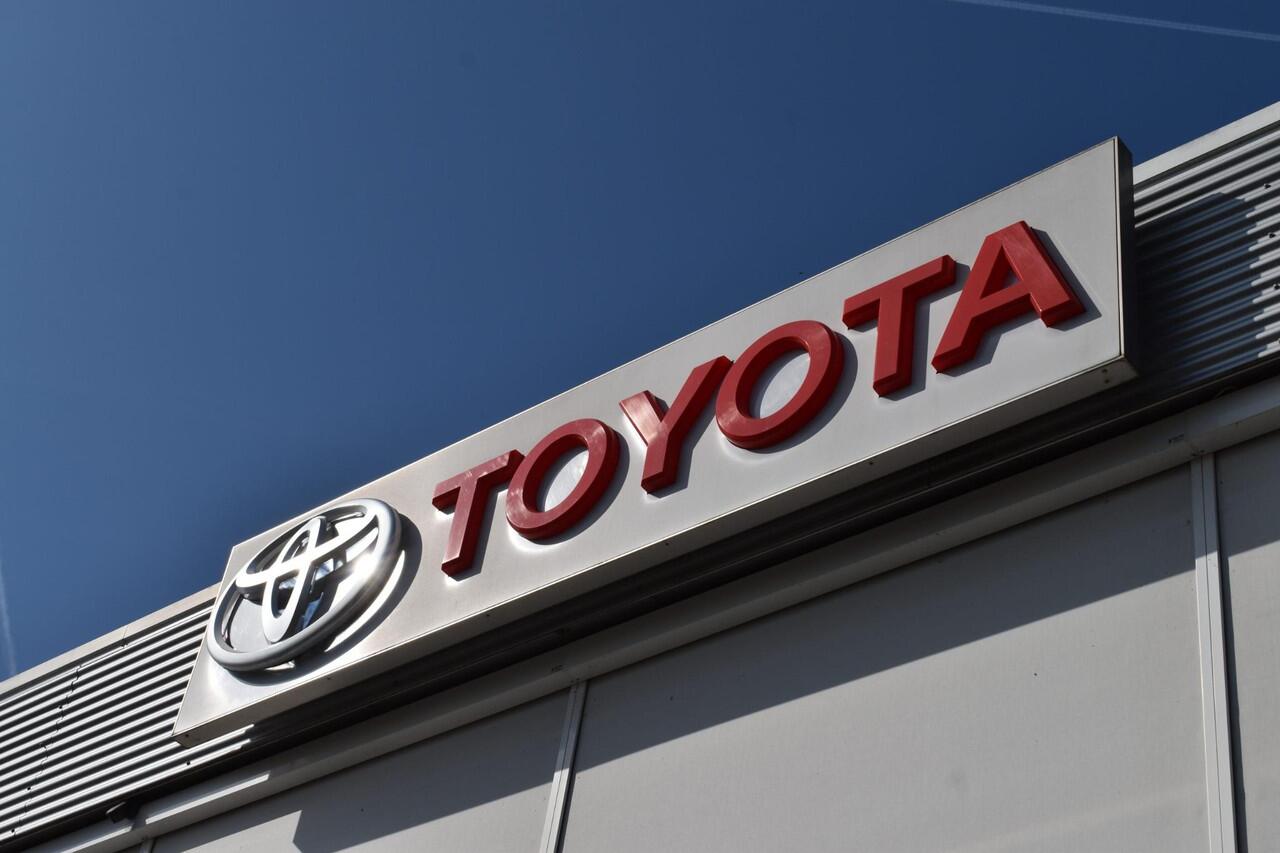 Toyota AYGO X 1.0 VVT-i MT Play Zwart - Apple Carplay - Android Auto - Adaptive cruise control