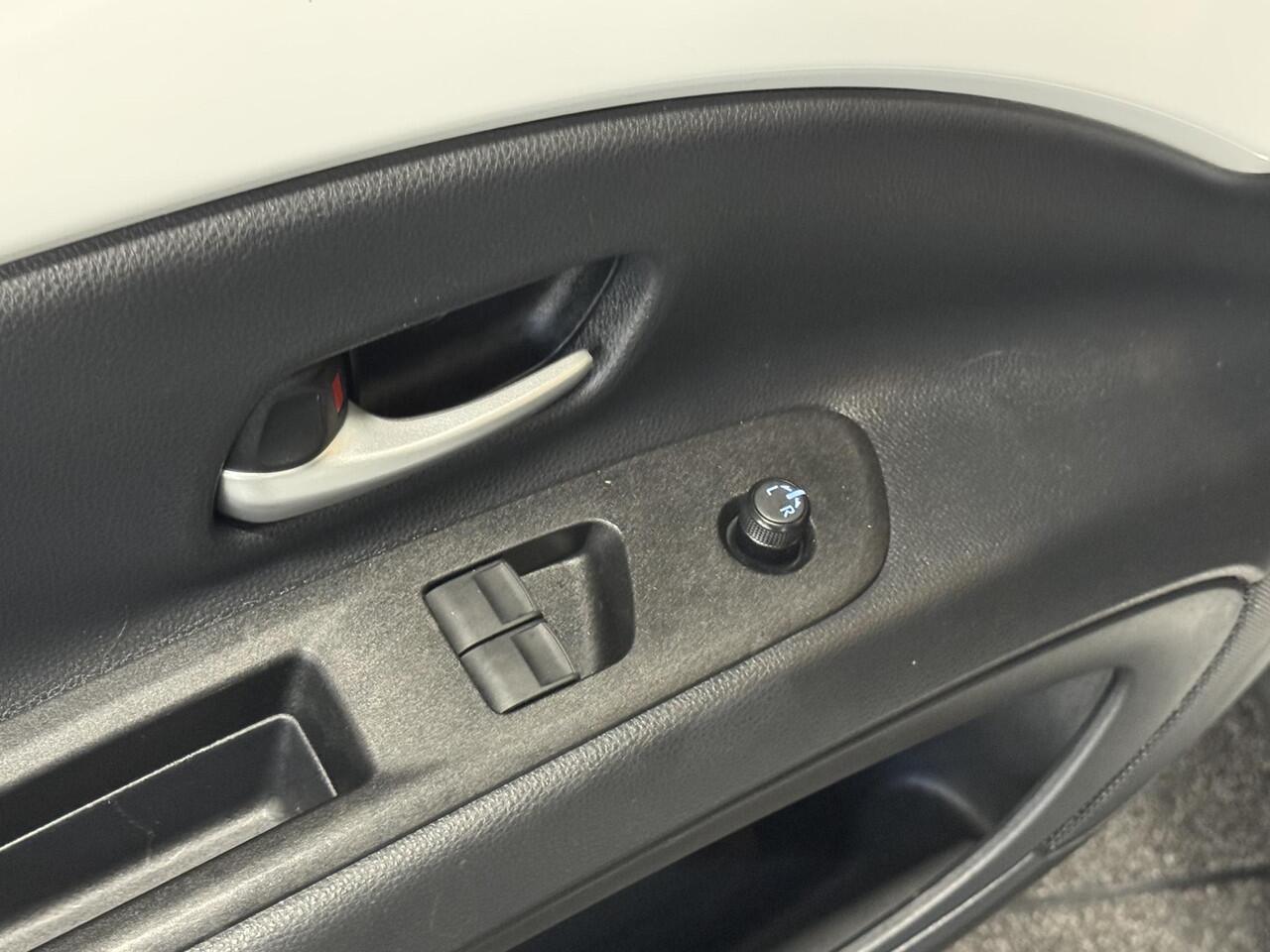 Toyota AYGO X 1.0 VVT-i Automaat Pulse | DEMO ! | Navigatie Apple Carplay/Android Auto Camera 17" Lichtmetalen Velgen Climate Control Adaptive Cruise Control Two Tone