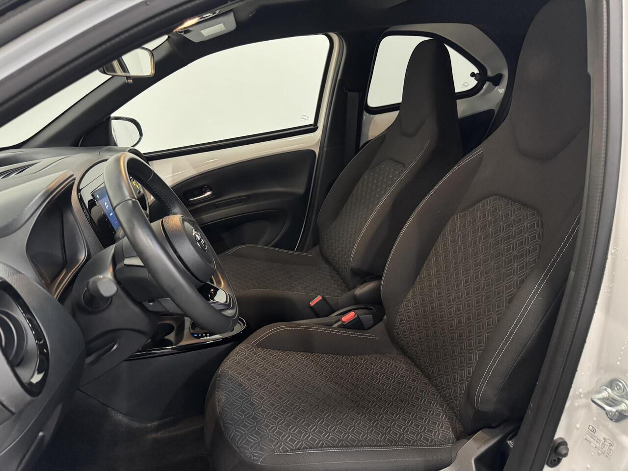 Toyota AYGO X 1.0 VVT-i Automaat Pulse | DEMO ! | Navigatie Apple Carplay/Android Auto Camera 17" Lichtmetalen Velgen Climate Control Adaptive Cruise Control Two Tone