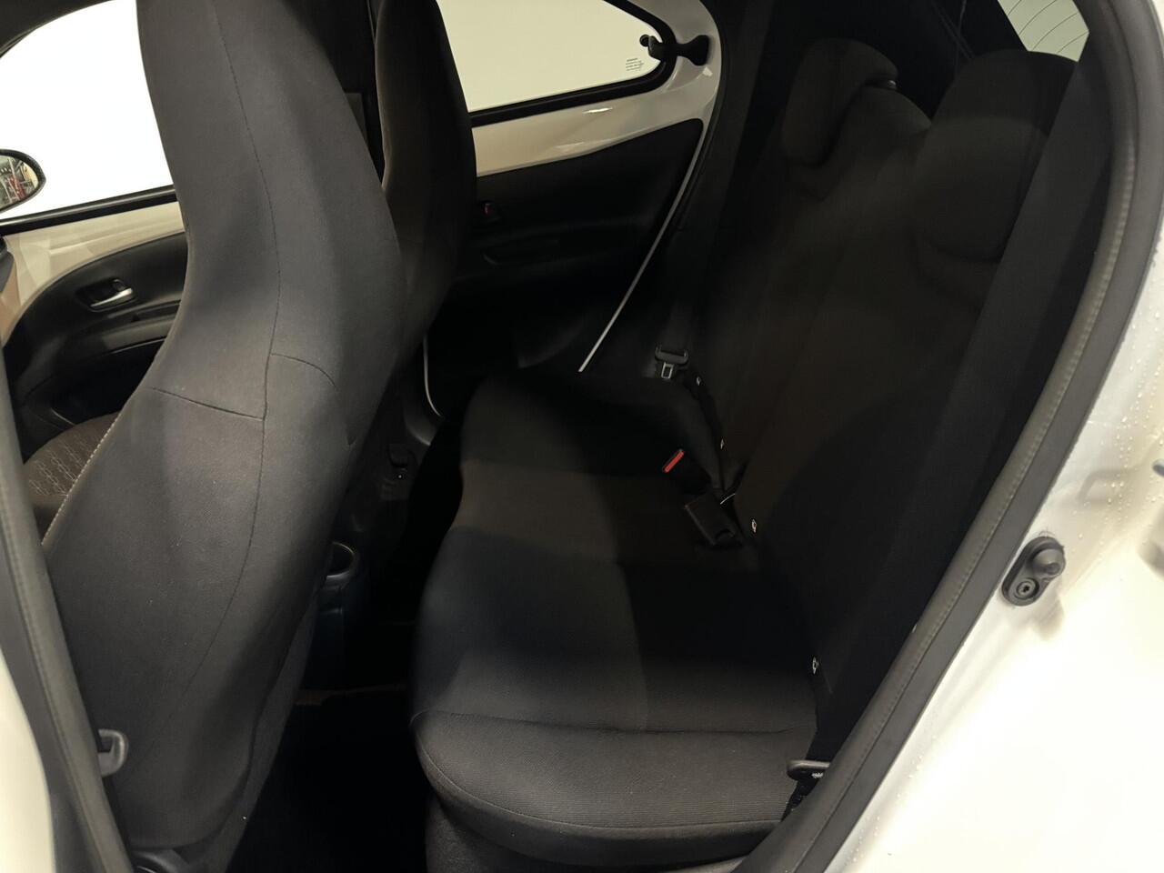 Toyota AYGO X 1.0 VVT-i Automaat Pulse | DEMO ! | Navigatie Apple Carplay/Android Auto Camera 17" Lichtmetalen Velgen Climate Control Adaptive Cruise Control Two Tone