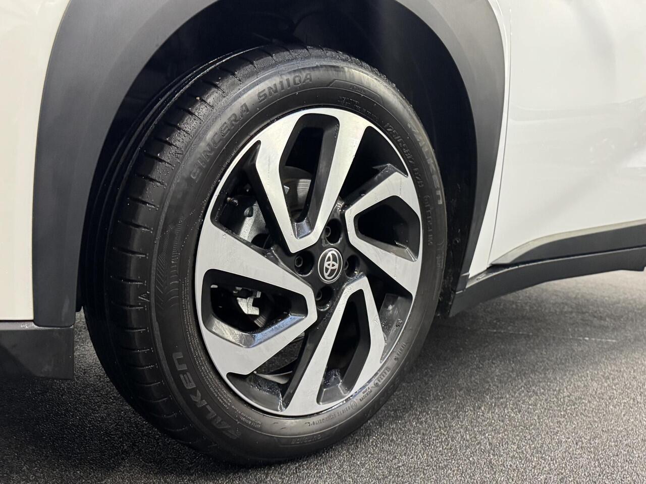 Toyota AYGO X 1.0 VVT-i Automaat Pulse | DEMO ! | Navigatie Apple Carplay/Android Auto Camera 17" Lichtmetalen Velgen Climate Control Adaptive Cruise Control Two Tone