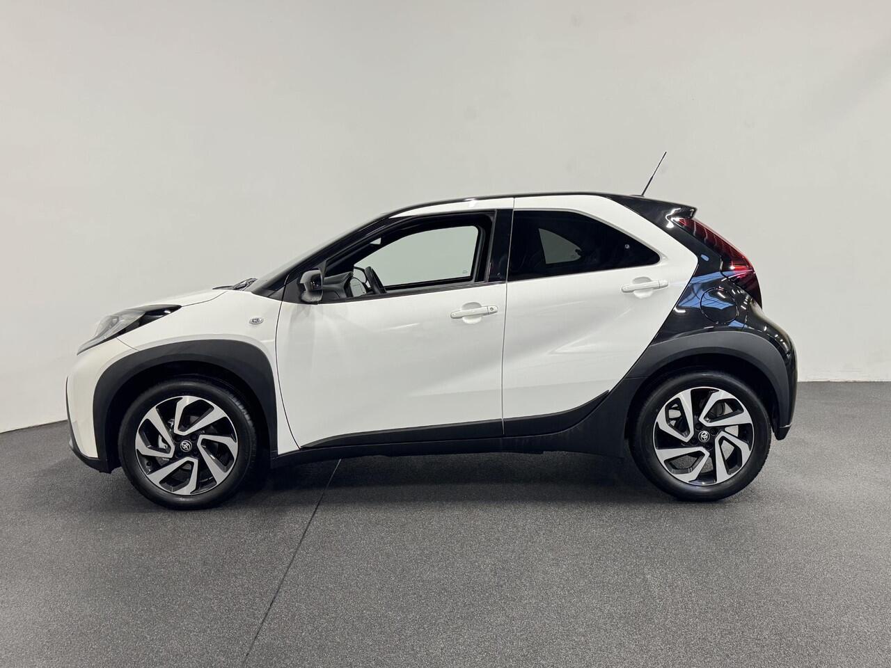 Toyota AYGO X 1.0 VVT-i Automaat Pulse | DEMO ! | Navigatie Apple Carplay/Android Auto Camera 17" Lichtmetalen Velgen Climate Control Adaptive Cruise Control Two Tone