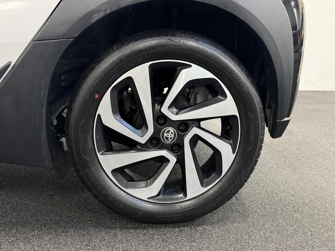 Toyota AYGO X 1.0 VVT-i Automaat Pulse | DEMO ! | Navigatie Apple Carplay/Android Auto Camera 17" Lichtmetalen Velgen Climate Control Adaptive Cruise Control Two Tone