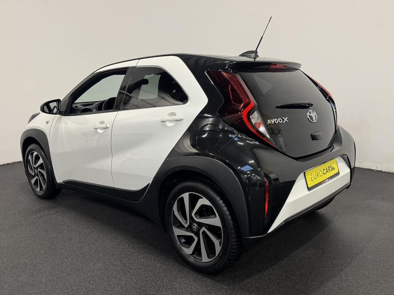 Toyota AYGO X 1.0 VVT-i Automaat Pulse | DEMO ! | Navigatie Apple Carplay/Android Auto Camera 17" Lichtmetalen Velgen Climate Control Adaptive Cruise Control Two Tone