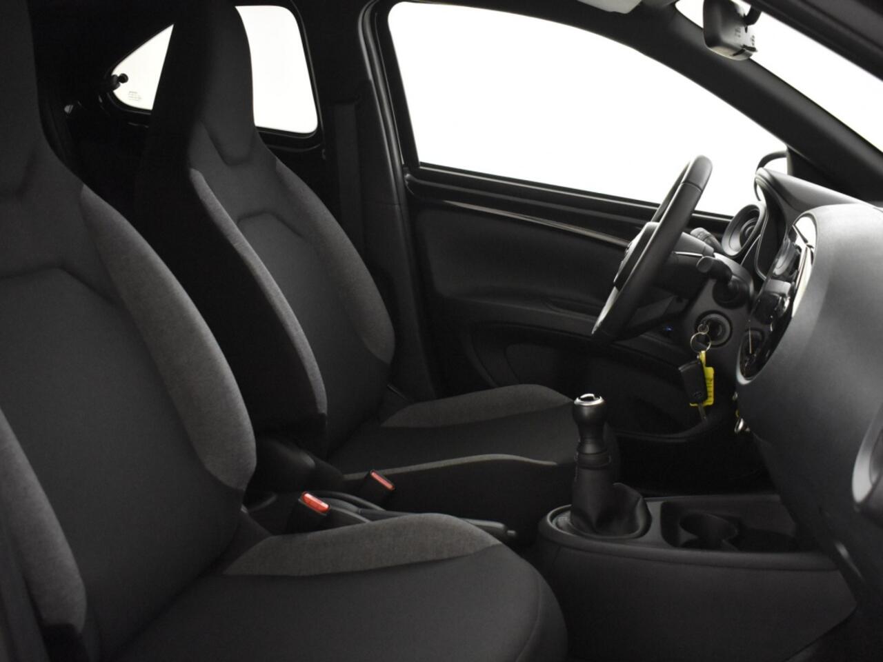 Toyota AYGO X 1.0 VVT-i MT Play | Stoelverwarming | Carplay