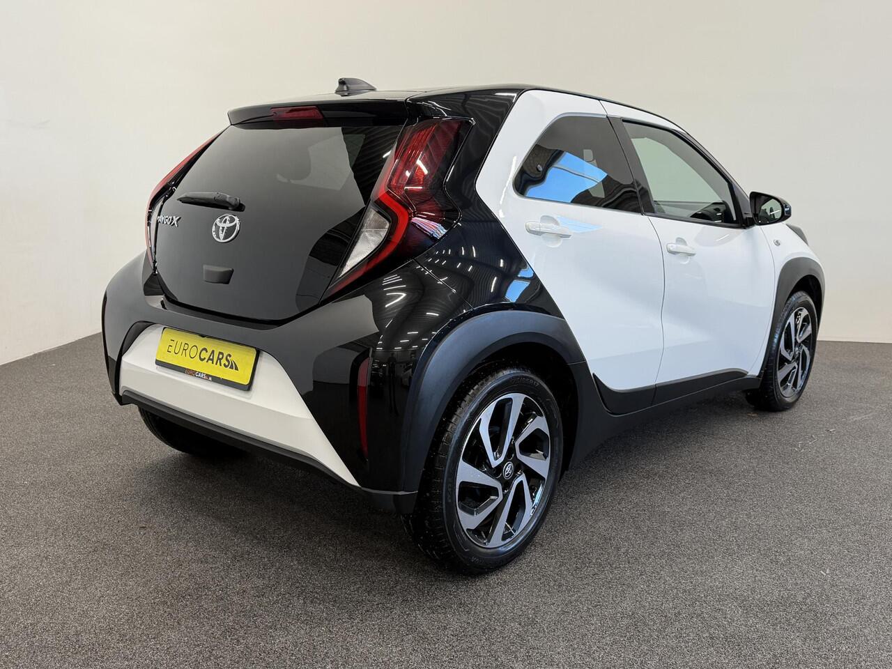 Toyota AYGO X 1.0 VVT-i Automaat Pulse | Navigatie | Apple Carplay/Android Auto | Camera | 17" Lichtmetalen Velgen | Climate Control | Adaptive Cruise Control | Two Tone