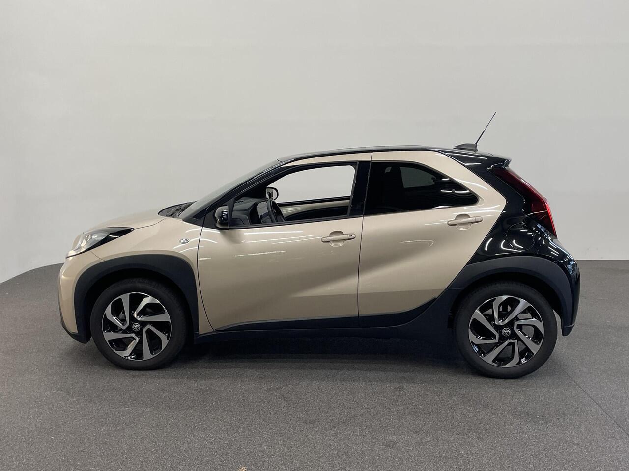 Toyota AYGO X 1.0 VVT-i Automaat Pulse | Navigatie | Apple Carplay/Android Auto | Camera | 17" Lichtmetalen Velgen | Climate Control | Adaptive Cruise Control | Two Tone