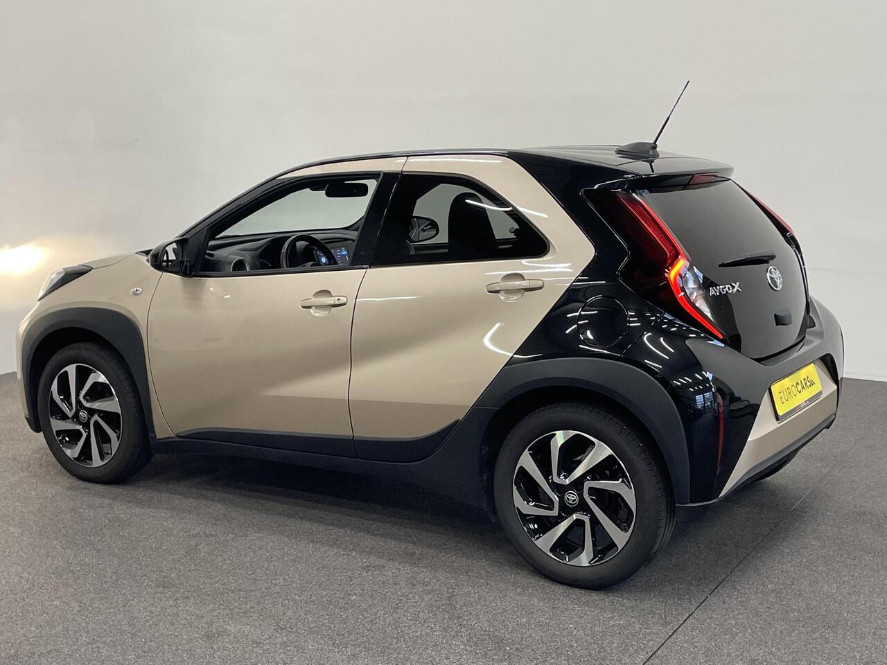 Toyota AYGO X 1.0 VVT-i Automaat Pulse | Navigatie | Apple Carplay/Android Auto | Camera | 17" Lichtmetalen Velgen | Climate Control | Adaptive Cruise Control | Two Tone