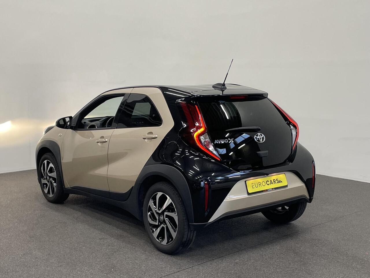 Toyota AYGO X 1.0 VVT-i Automaat Pulse | Navigatie | Apple Carplay/Android Auto | Camera | 17" Lichtmetalen Velgen | Climate Control | Adaptive Cruise Control | Two Tone