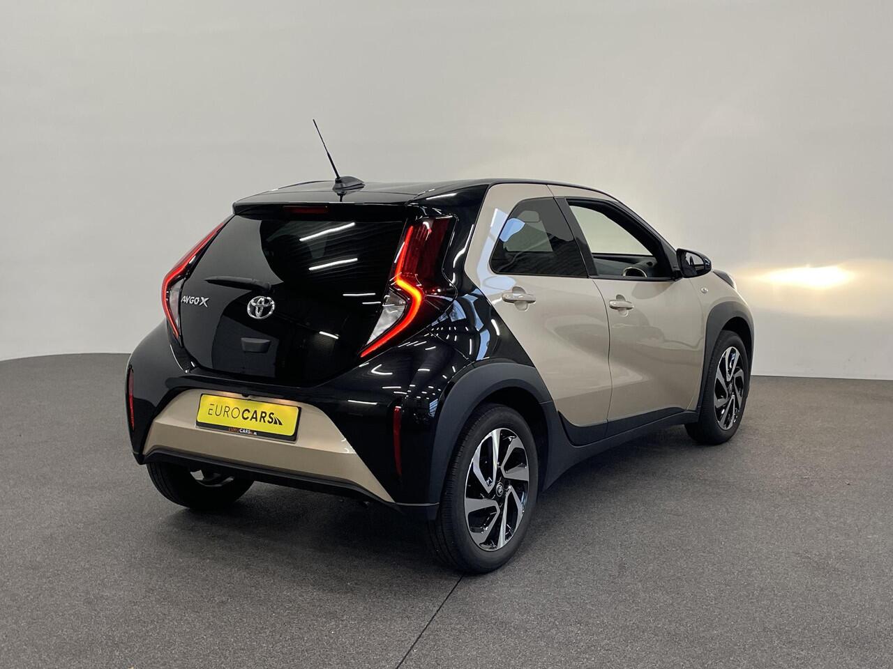 Toyota AYGO X 1.0 VVT-i Automaat Pulse | Navigatie | Apple Carplay/Android Auto | Camera | 17" Lichtmetalen Velgen | Climate Control | Adaptive Cruise Control | Two Tone