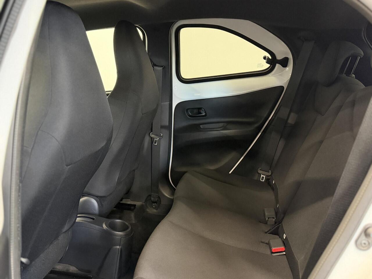 Toyota AYGO X 1.0 VVT-i Automaat Pulse | Navigatie | Apple Carplay/Android Auto | Camera | 17" Lichtmetalen Velgen | Climate Control | Adaptive Cruise Control | Two Tone