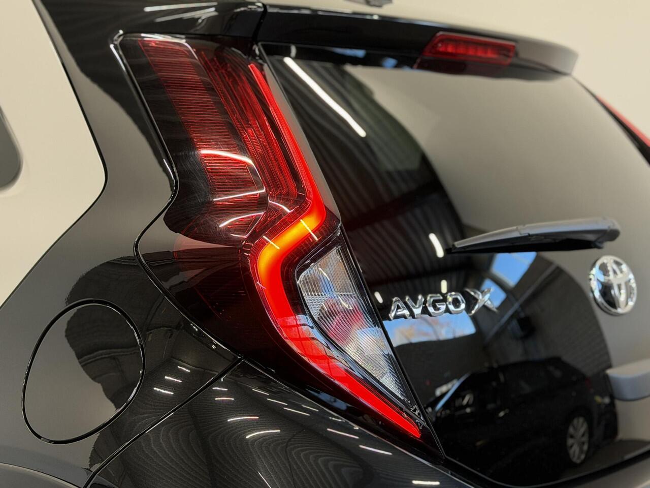 Toyota AYGO X 1.0 VVT-i Automaat Pulse | Navigatie | Apple Carplay/Android Auto | Camera | 17" Lichtmetalen Velgen | Climate Control | Adaptive Cruise Control | Two Tone