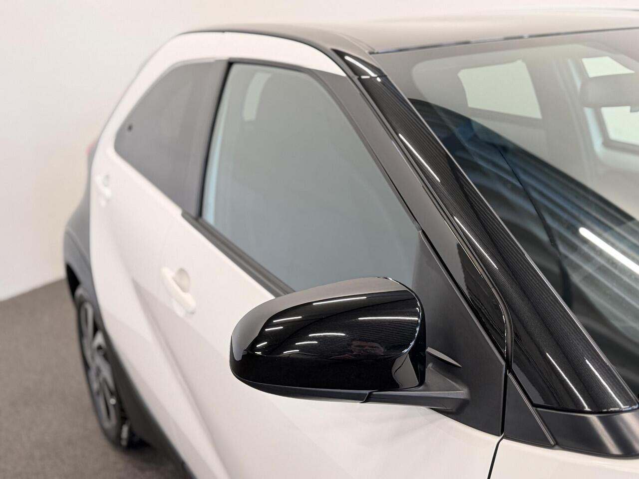 Toyota AYGO X 1.0 VVT-i Automaat Pulse | Navigatie | Apple Carplay/Android Auto | Camera | 17" Lichtmetalen Velgen | Climate Control | Adaptive Cruise Control | Two Tone