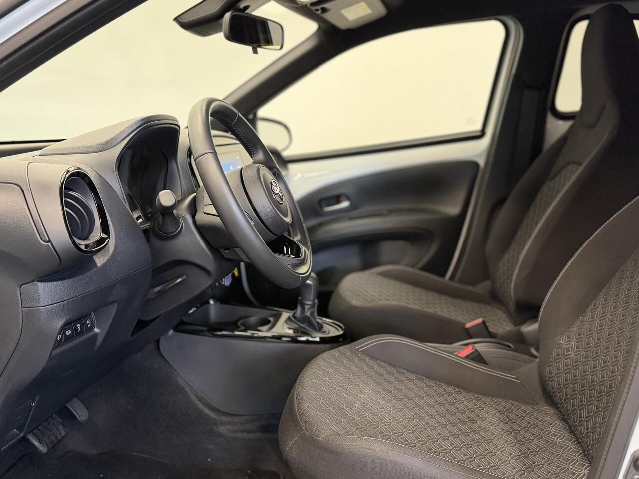 Toyota AYGO X 1.0 VVT-i Automaat Pulse | Navigatie | Apple Carplay/Android Auto | Camera | 17" Lichtmetalen Velgen | Climate Control | Adaptive Cruise Control | Two Tone
