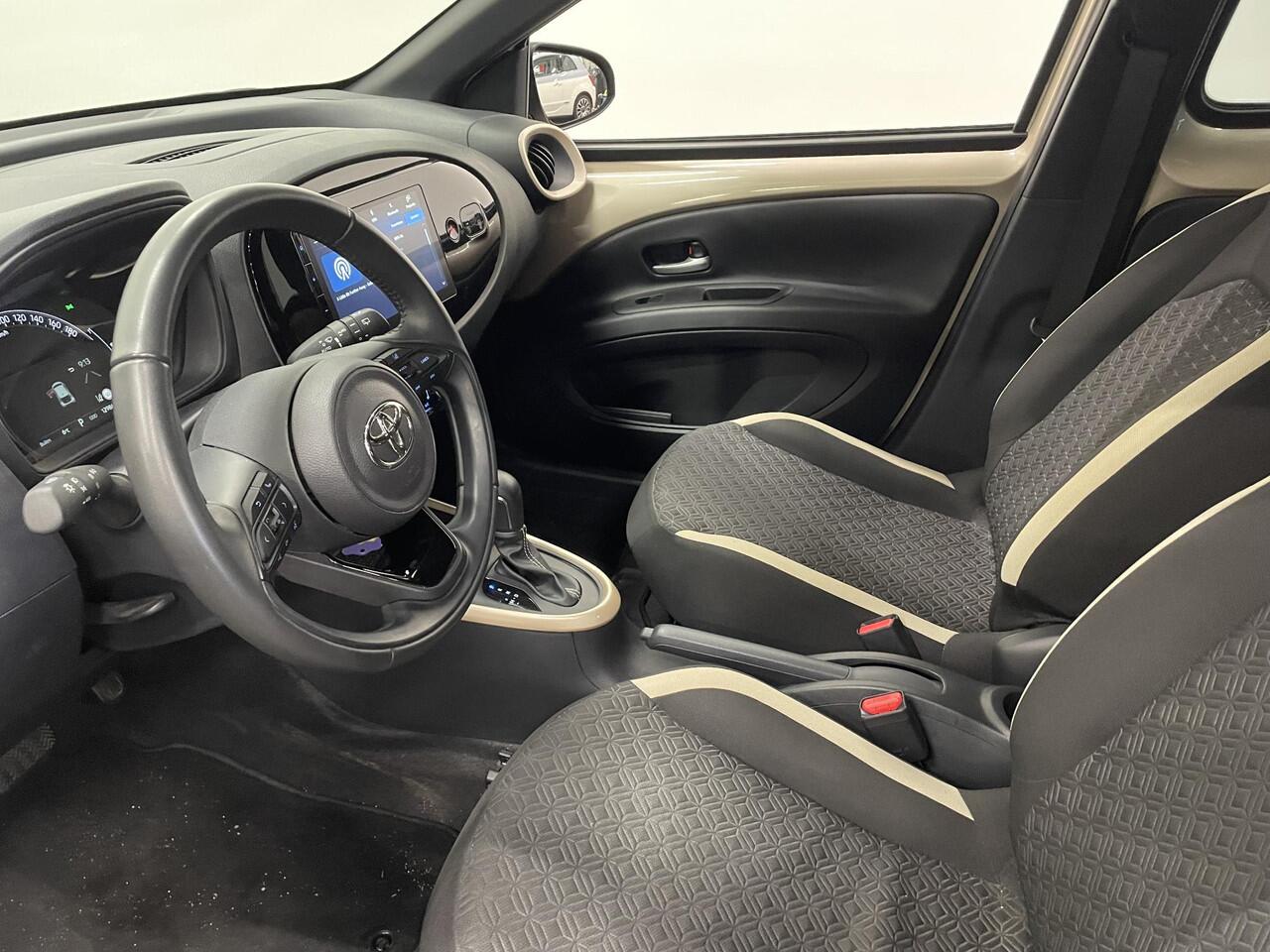 Toyota AYGO X 1.0 VVT-i Automaat Pulse Navigatie Apple Carplay/Android Auto Camera 17" Lichtmetalen Velgen Climate Control Adaptive Cruise Control Two Tone