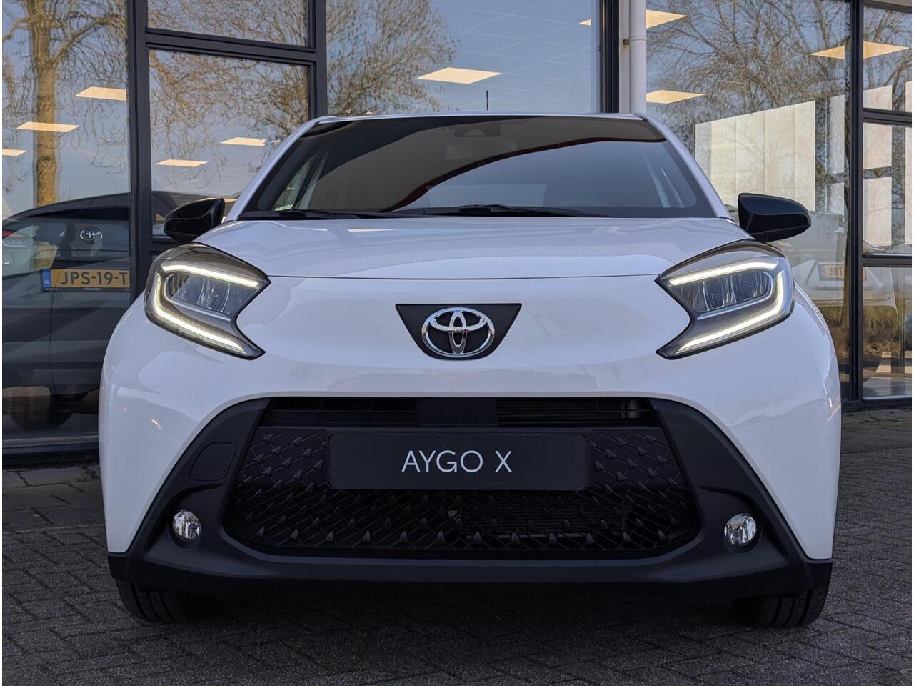 Toyota AYGO X 1.0 VVT-i MT First | Stoelverwarming | Climate Control | Camera | Led | ACC | Licht- regensensor