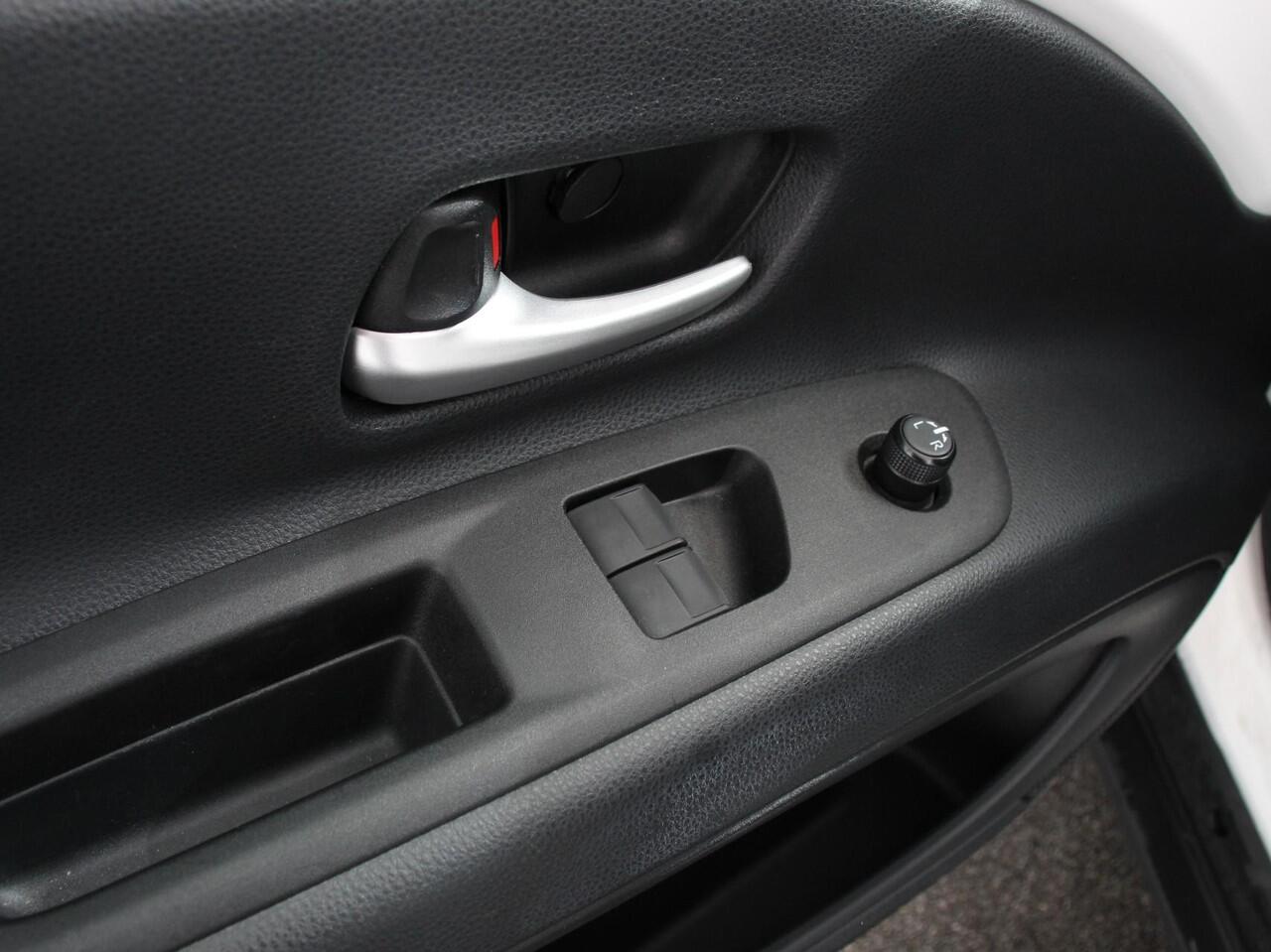 Toyota AYGO X 1.0 VVT-i S-CVT Automaat Trend | Navigatie | Apple Carplay/Android Auto | Climate Control | Cruise Control Adaptive | 17"Lichtmetalen velgen | Camera