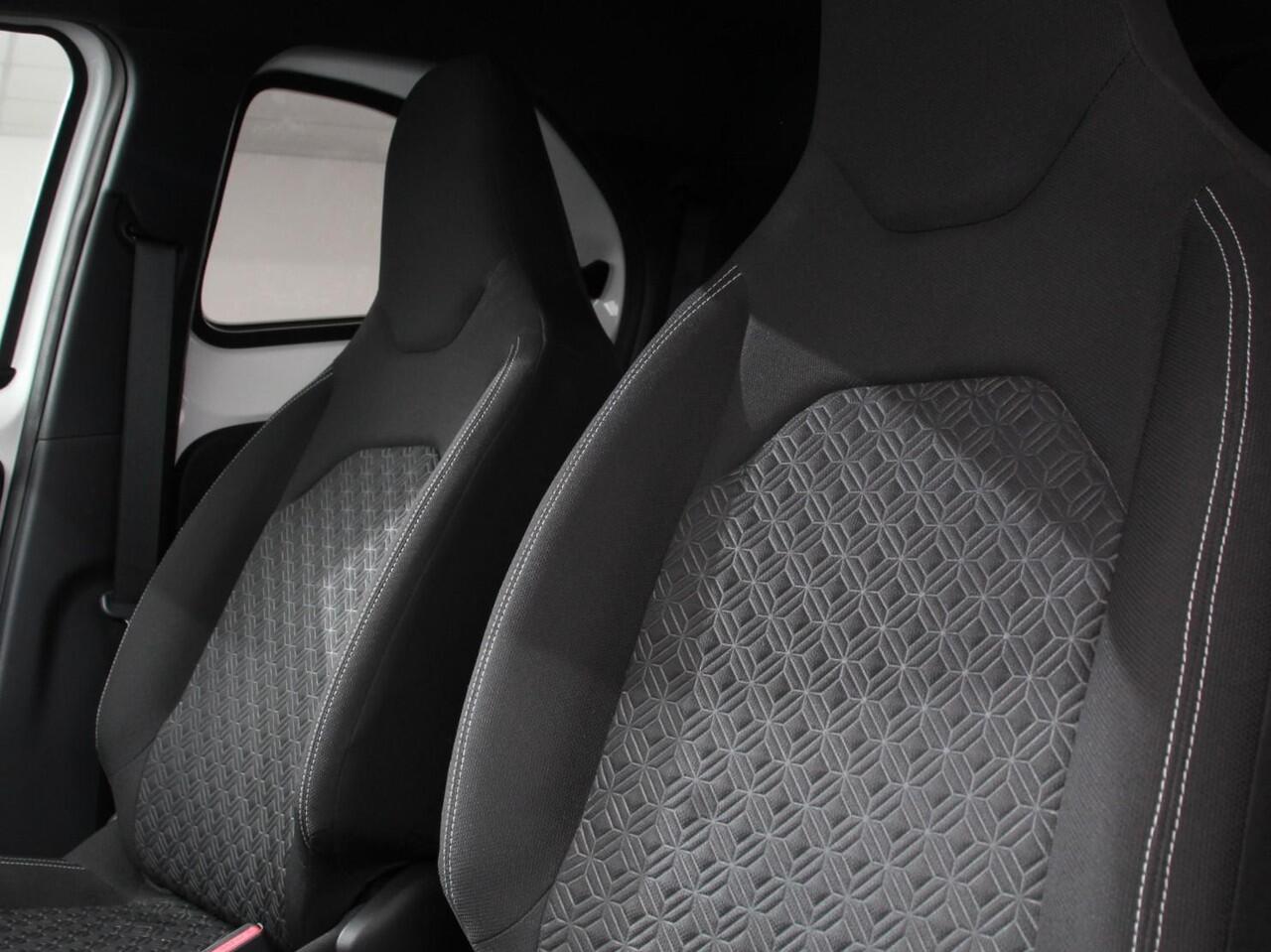 Toyota AYGO X 1.0 VVT-i S-CVT Automaat Trend | Navigatie | Apple Carplay/Android Auto | Climate Control | Cruise Control Adaptive | 17"Lichtmetalen velgen | Camera