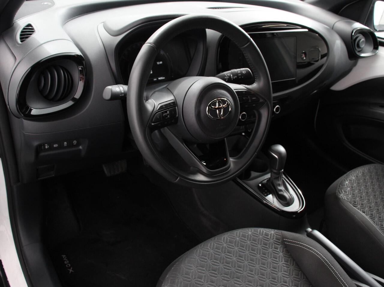 Toyota AYGO X 1.0 VVT-i S-CVT Automaat Trend | Navigatie | Apple Carplay/Android Auto | Climate Control | Cruise Control Adaptive | 17"Lichtmetalen velgen | Camera