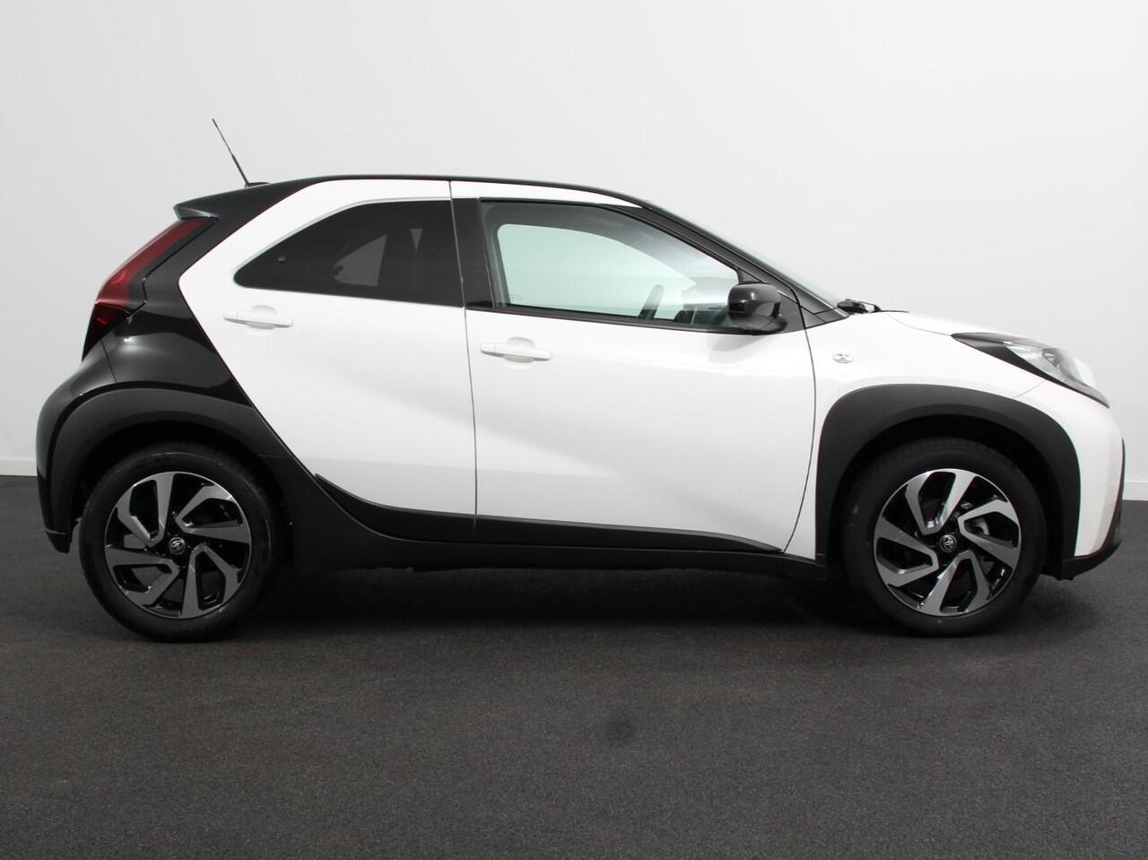 Toyota AYGO X 1.0 VVT-i S-CVT Automaat Trend | Navigatie | Apple Carplay/Android Auto | Climate Control | Cruise Control Adaptive | 17"Lichtmetalen velgen | Camera