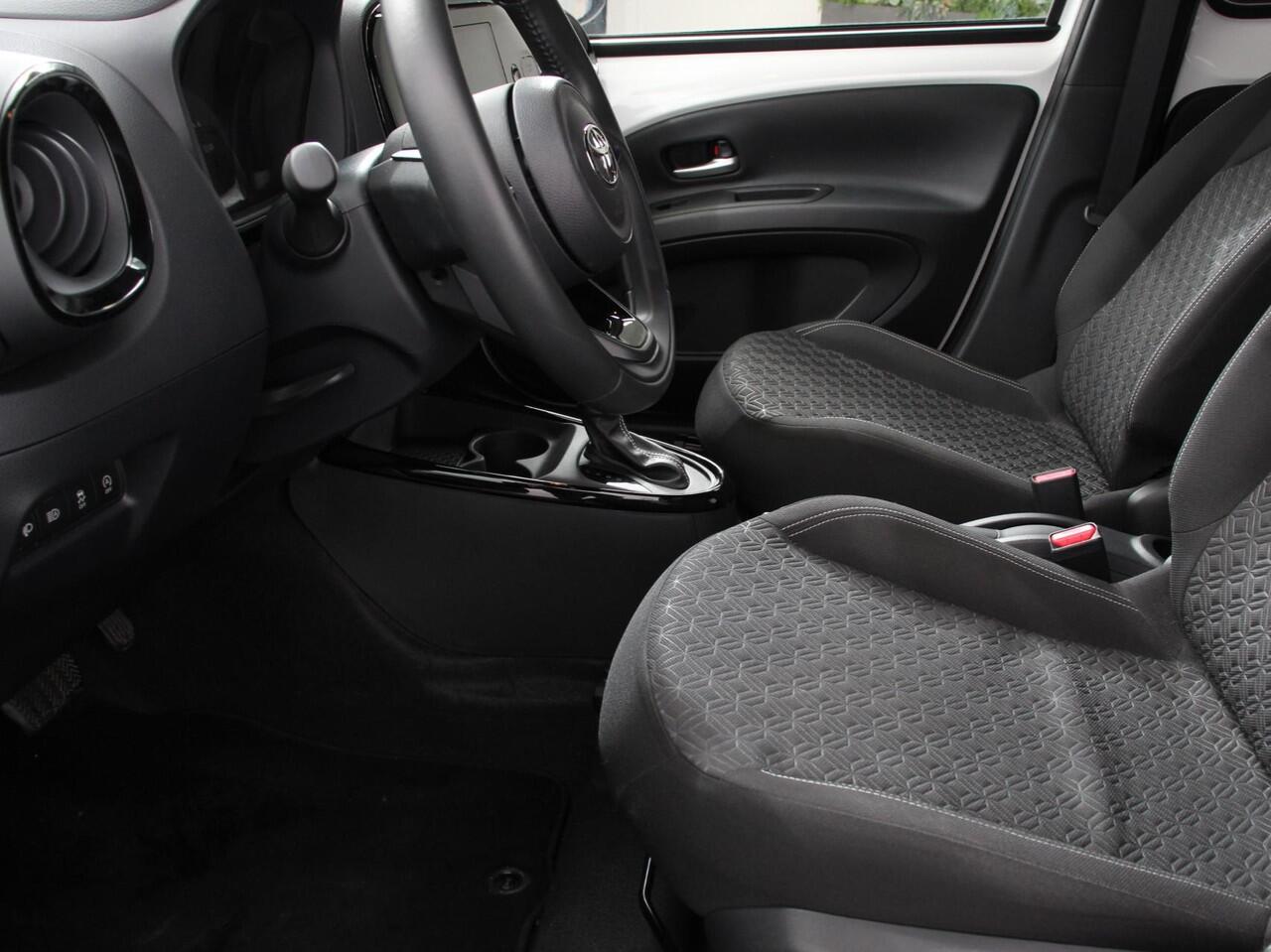 Toyota AYGO X 1.0 VVT-i S-CVT Automaat Trend | Navigatie | Apple Carplay/Android Auto | Climate Control | Cruise Control Adaptive | 17"Lichtmetalen velgen | Camera