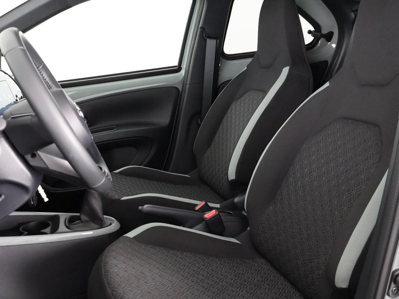 Toyota AYGO X 1.0 VVT-i PULSE PACK BI-TONE GARANTIE 3-2035! CARPLAY NAVI.STOELVERWARMING. ADAPTIVE CRUISE CONTROLL