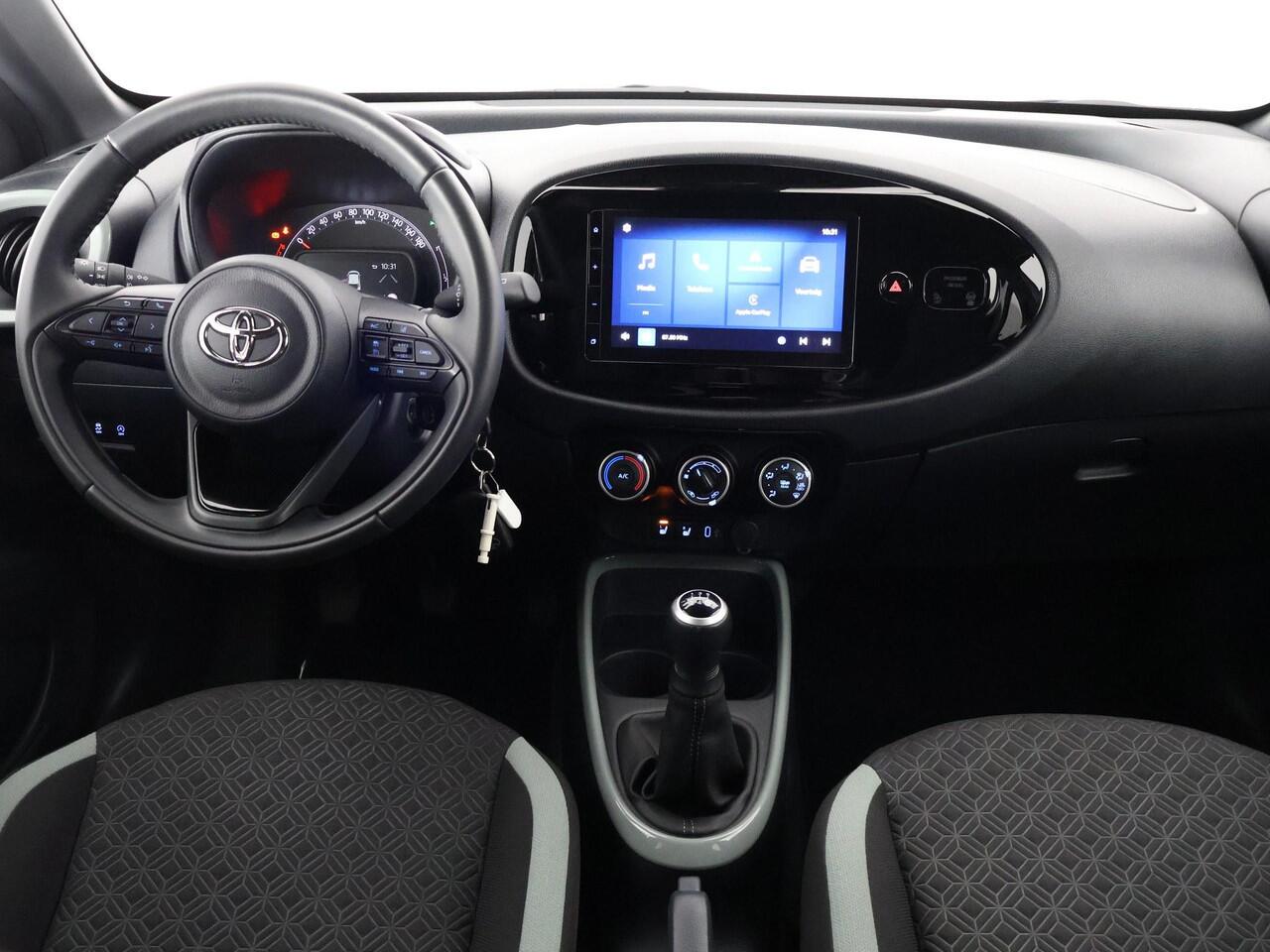 Toyota AYGO X 1.0 VVT-i PULSE PACK BI-TONE GARANTIE 3-2035! CARPLAY NAVI.STOELVERWARMING. ADAPTIVE CRUISE CONTROLL