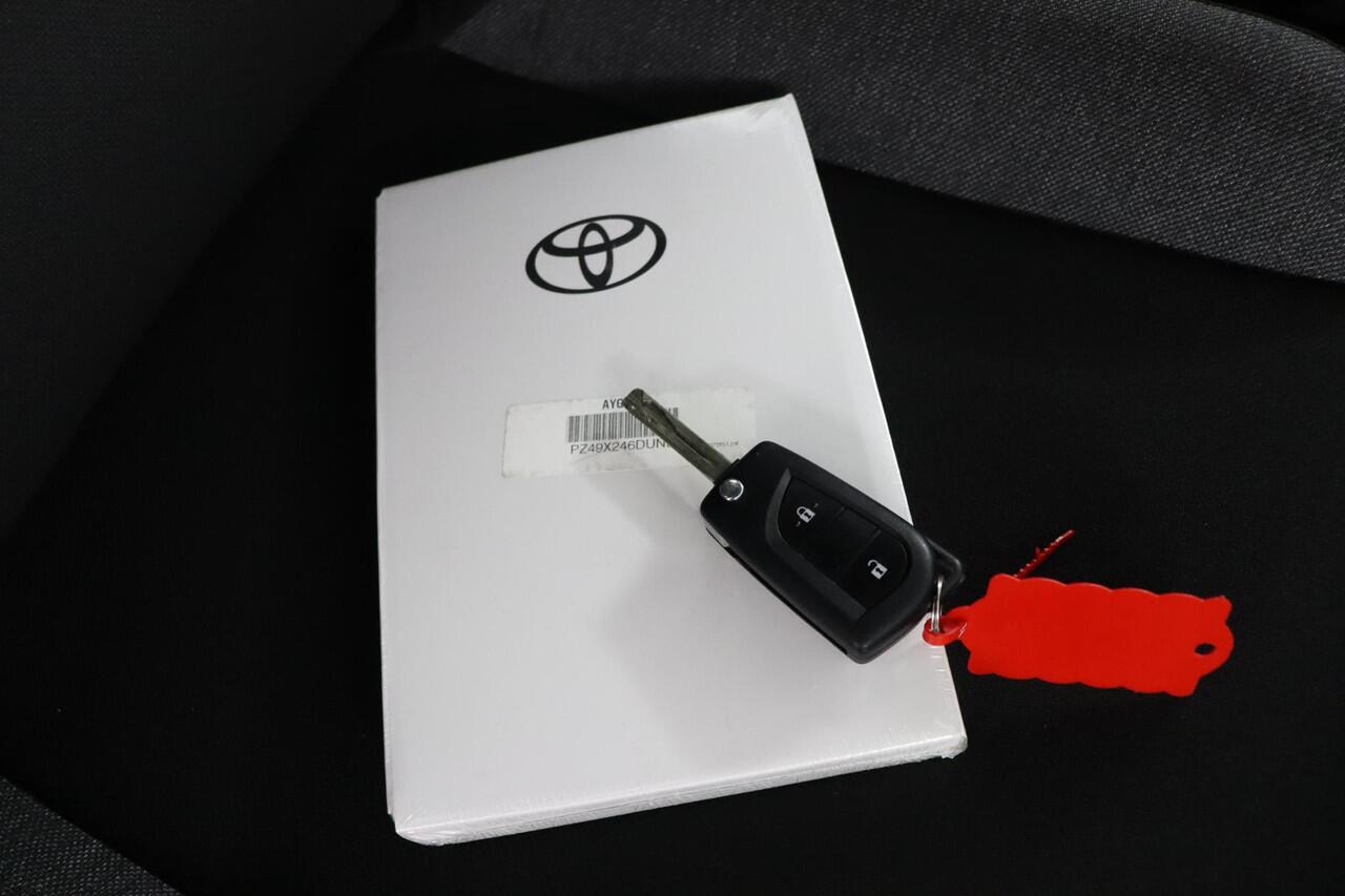 Toyota AYGO X 1.0 VVT-i MT Play | Apple carplay & Android auto | Parkeer camera | Cruise control |