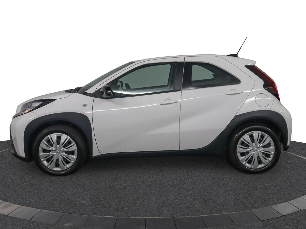 Toyota AYGO X 1.0 VVT-i MT Play | Apple carplay & Android auto | Parkeer camera | Cruise control |