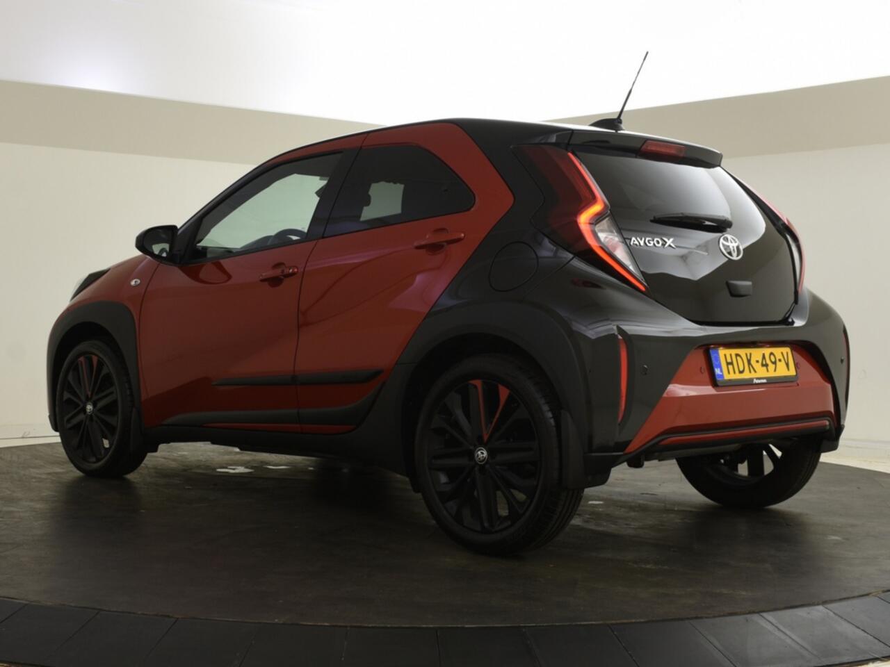 Toyota AYGO X 1.0 VVT-i MT Premium | stoelverwarming | PDC | Half leder |