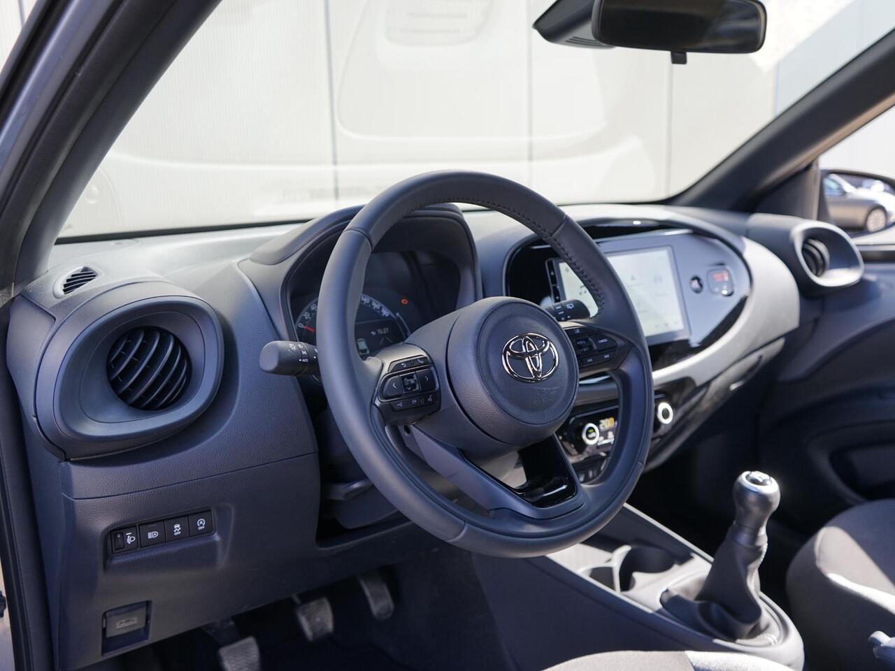 Toyota AYGO X 1.0-l-VVT-i Business Dealeronderh. / Smartphone Integratie / DAB radio / Achteruitrijcamera / Keyless Entry