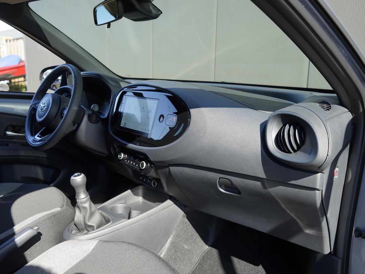 Toyota AYGO X 1.0-l-VVT-i Business Dealeronderh. / Smartphone Integratie / DAB radio / Achteruitrijcamera / Keyless Entry