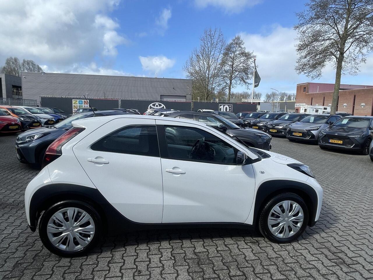 Toyota AYGO X 1.0 VVT-i MT Play