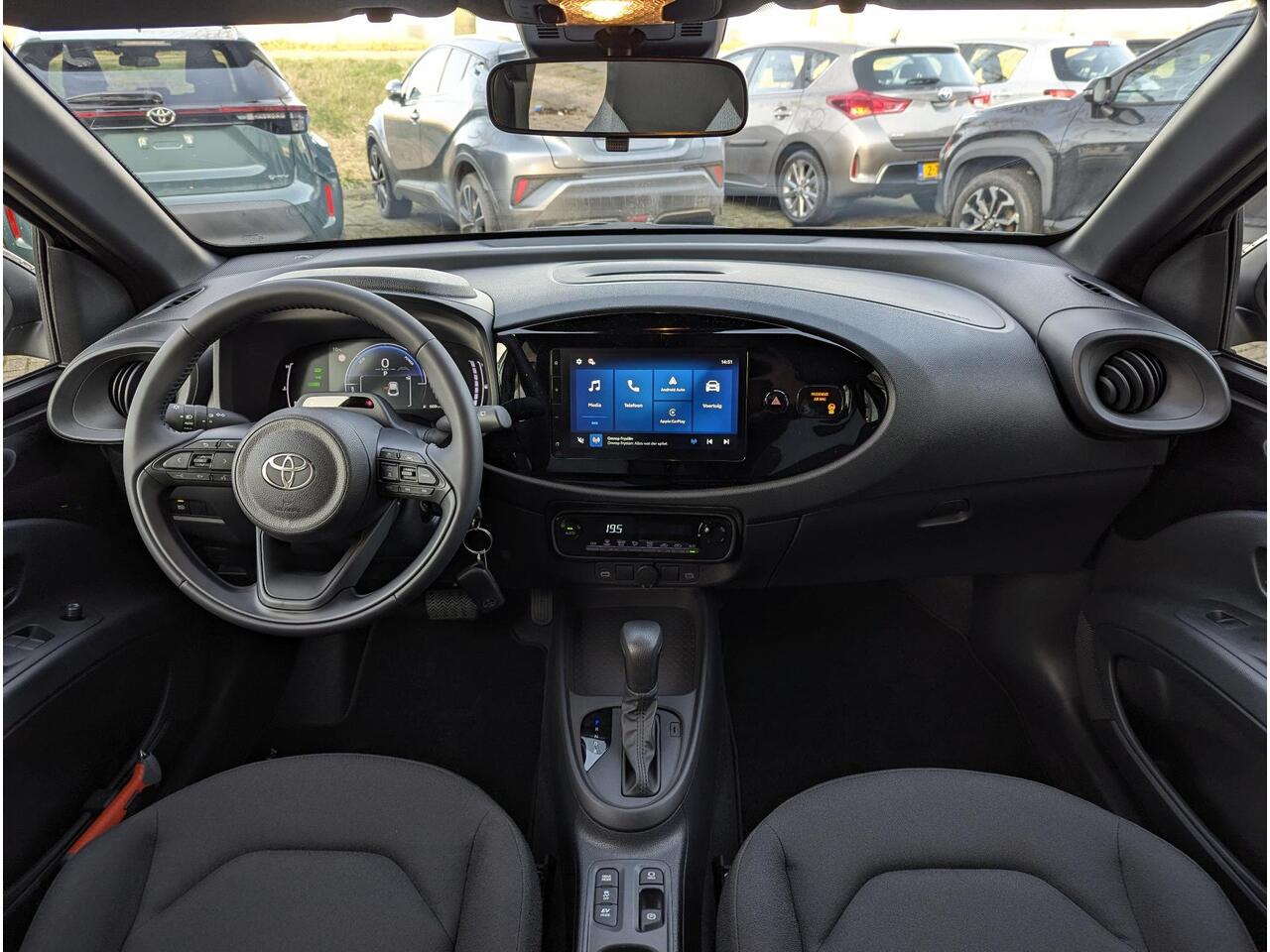 Toyota AYGO X Hybrid 115 play | Nieuw model! | ACC | Camera | Climate control | Apple Carplay / Android Auto