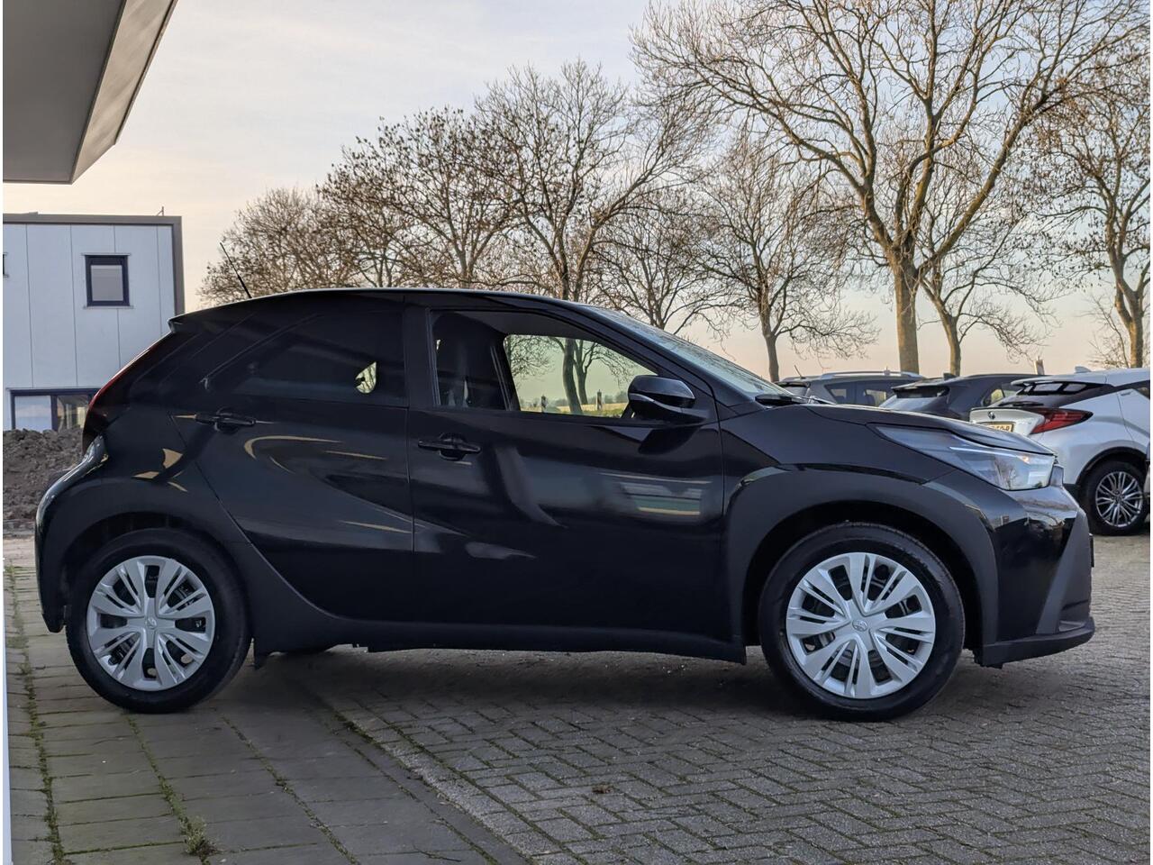 Toyota AYGO X Hybrid 115 play | Nieuw model! | ACC | Camera | Climate control | Apple Carplay / Android Auto